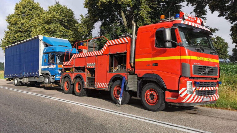 holowanie-tir-holowanie-auta-ciężarowego-motofirma