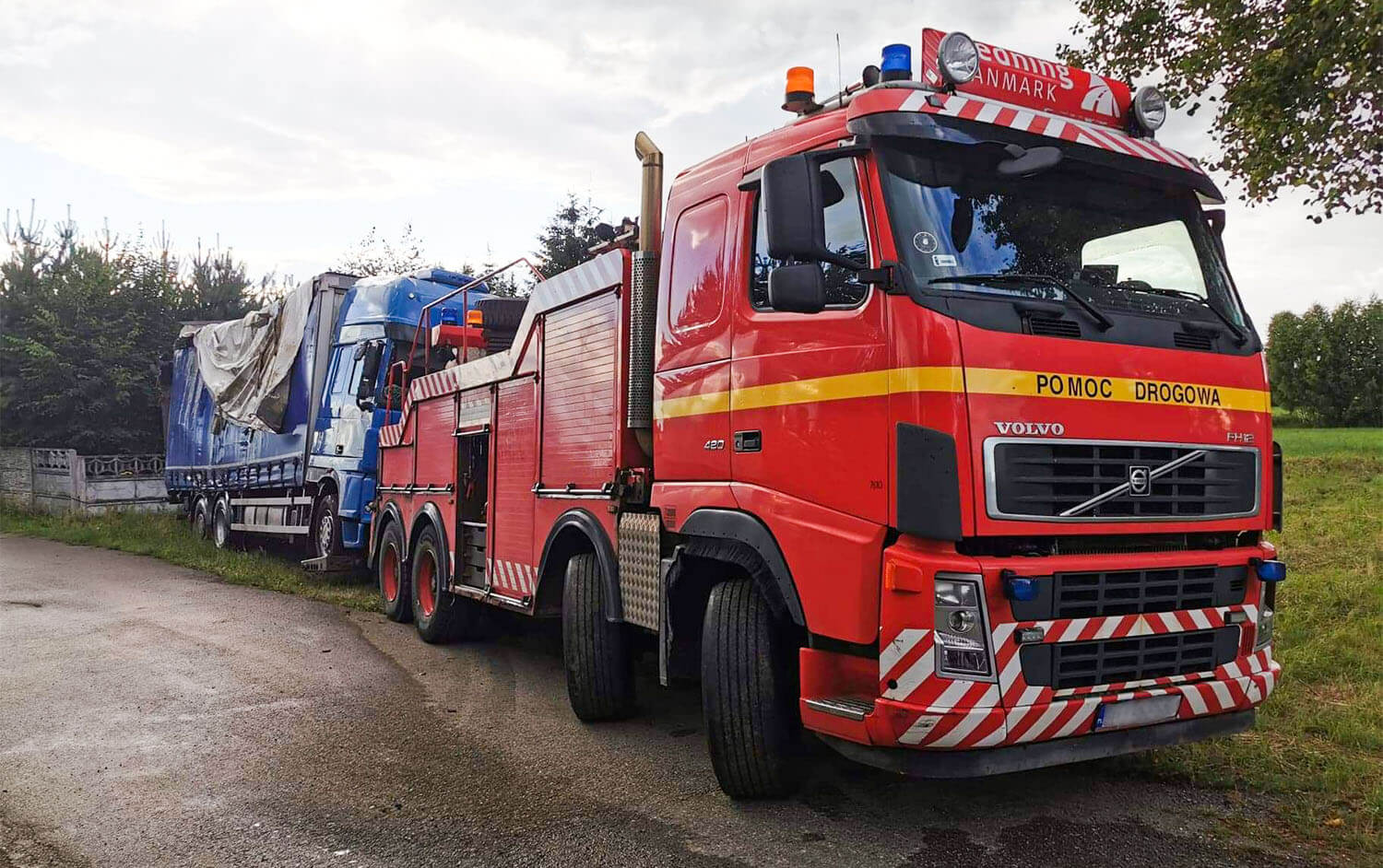 Jakie potrzebne są uprawnienia do holowania dużych gabarytów?