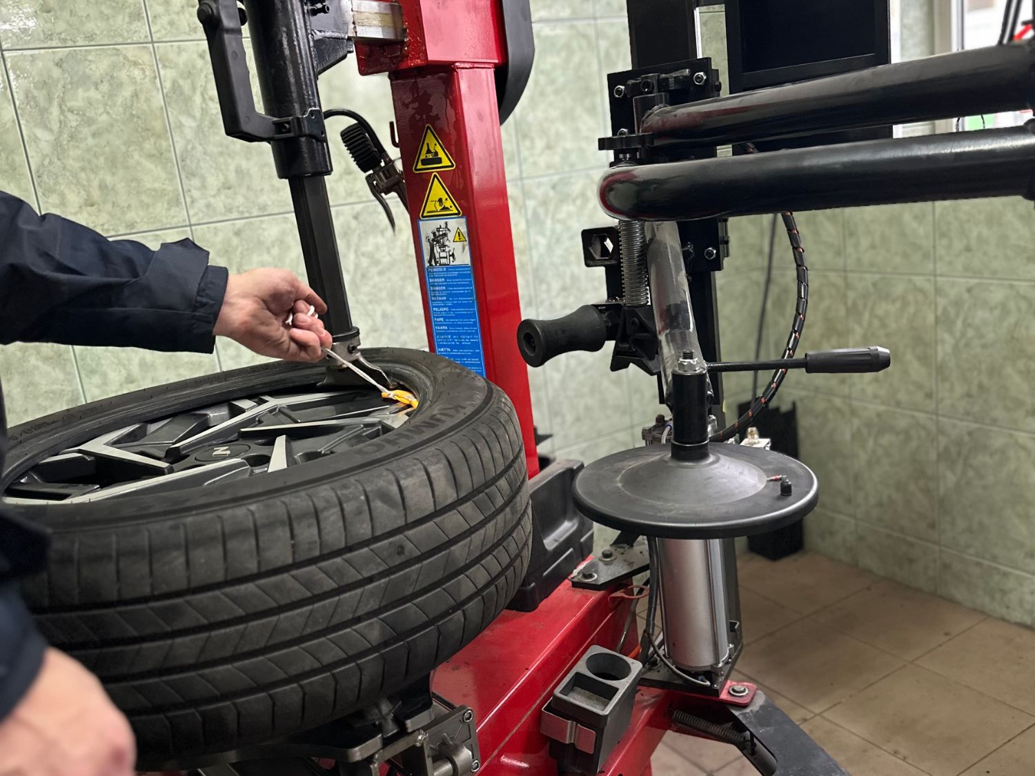 Renowacja felg w Białymstoku. Profesjonalna renowacja felg Białystok od Motofirma.